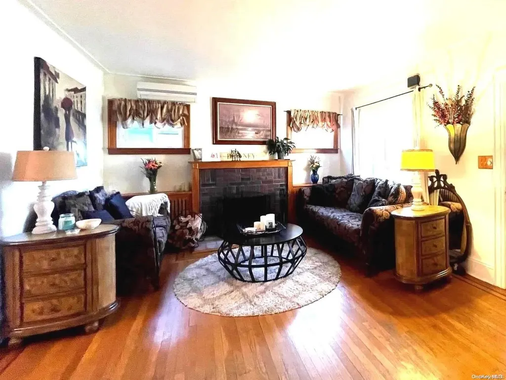 23 Buckingham Road Merrick NY 11566