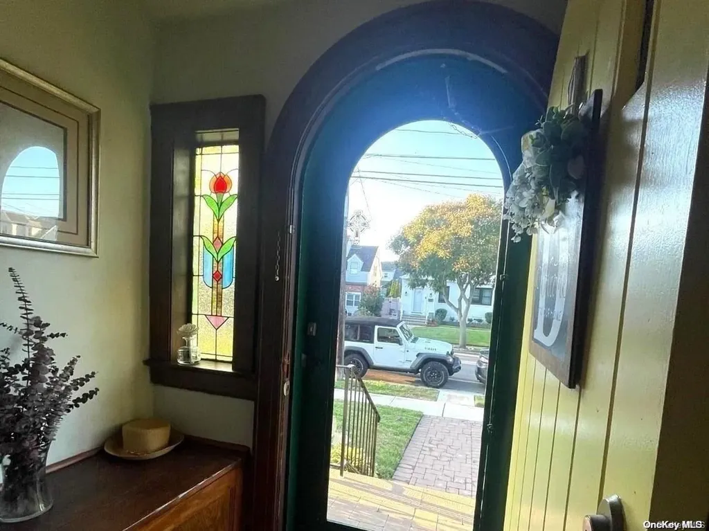 23 Buckingham Road Merrick NY 11566