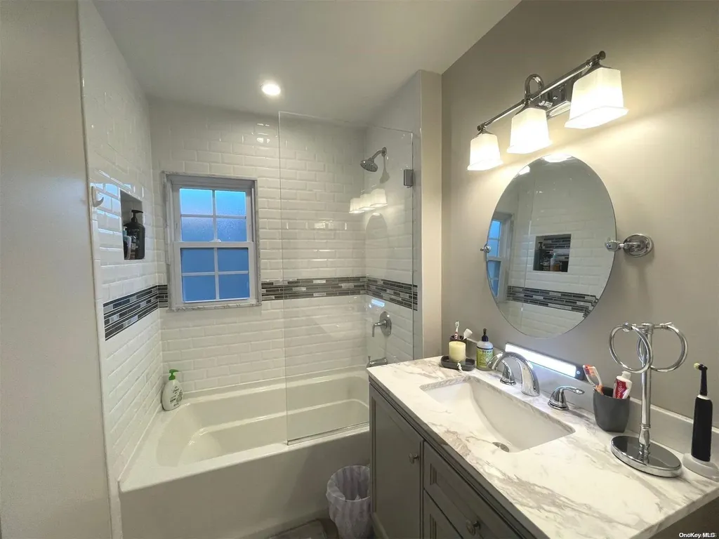 23 Buckingham Road Merrick NY 11566