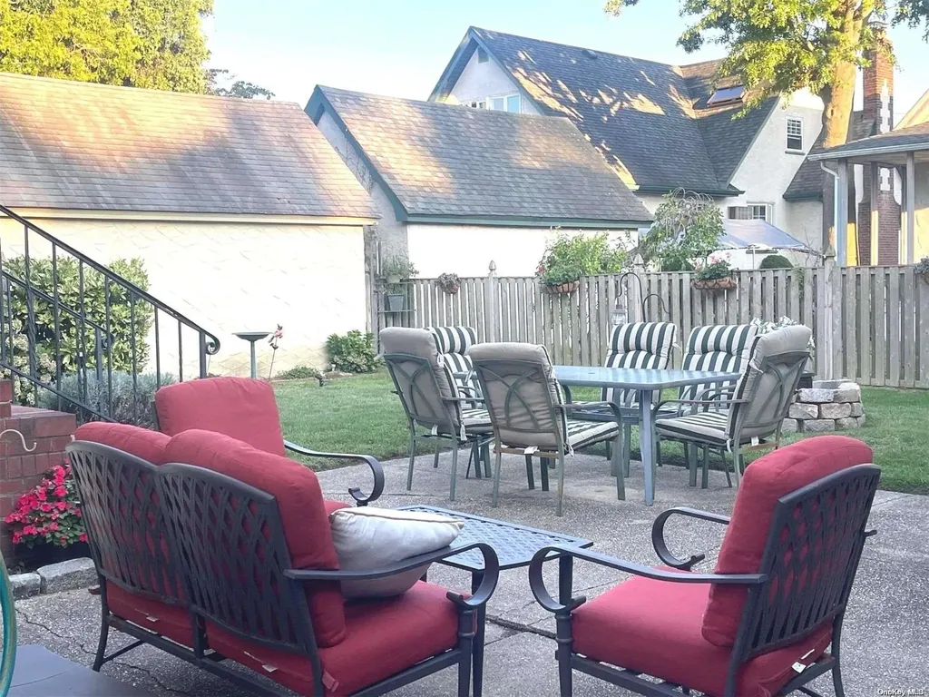 23 Buckingham Road Merrick NY 11566
