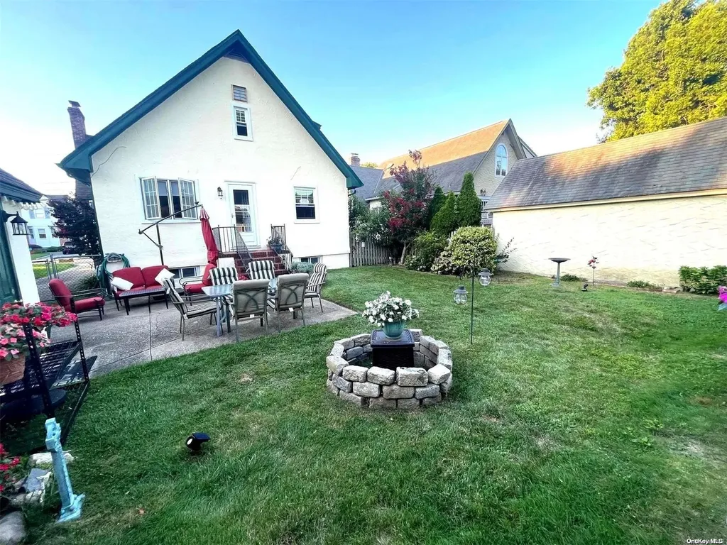 23 Buckingham Road Merrick NY 11566