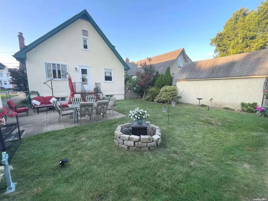 23 Buckingham Road Merrick NY 11566