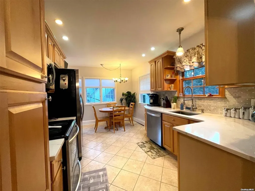 23 Buckingham Road Merrick NY 11566
