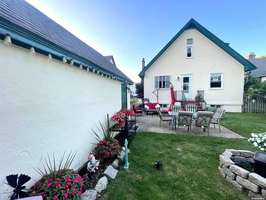 23 Buckingham Road Merrick NY 11566