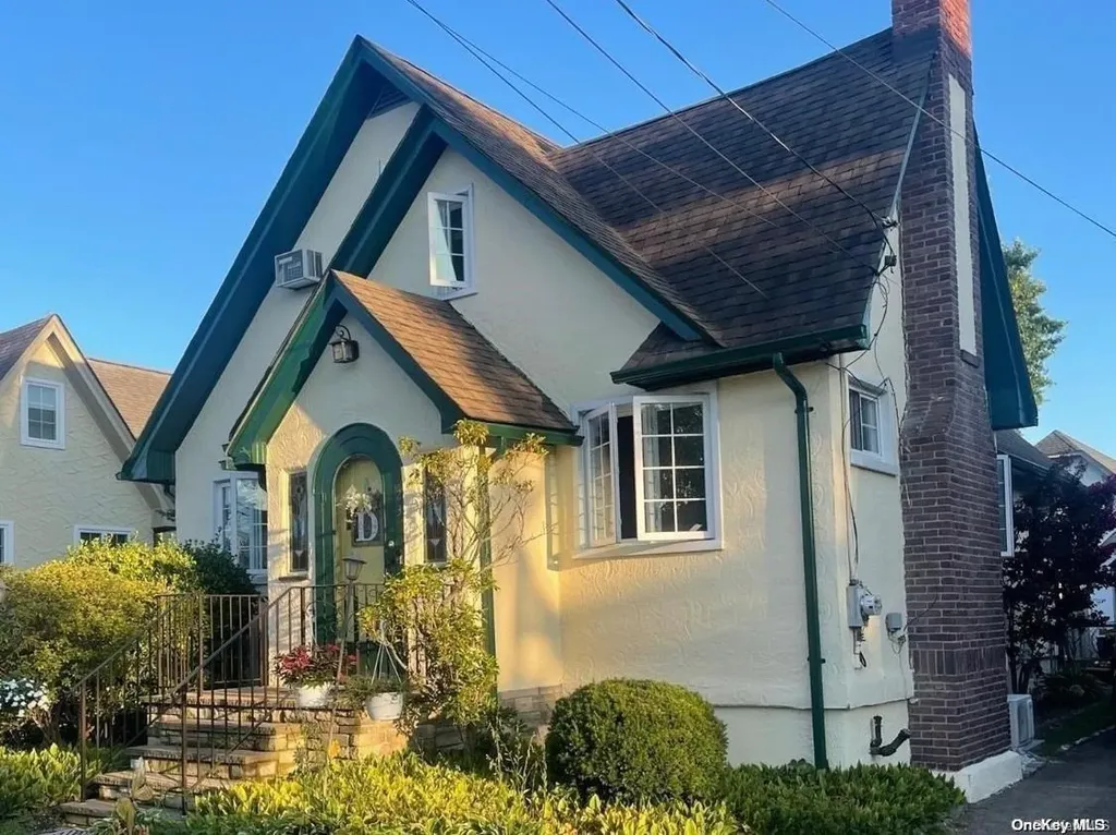 23 Buckingham Road Merrick NY 11566