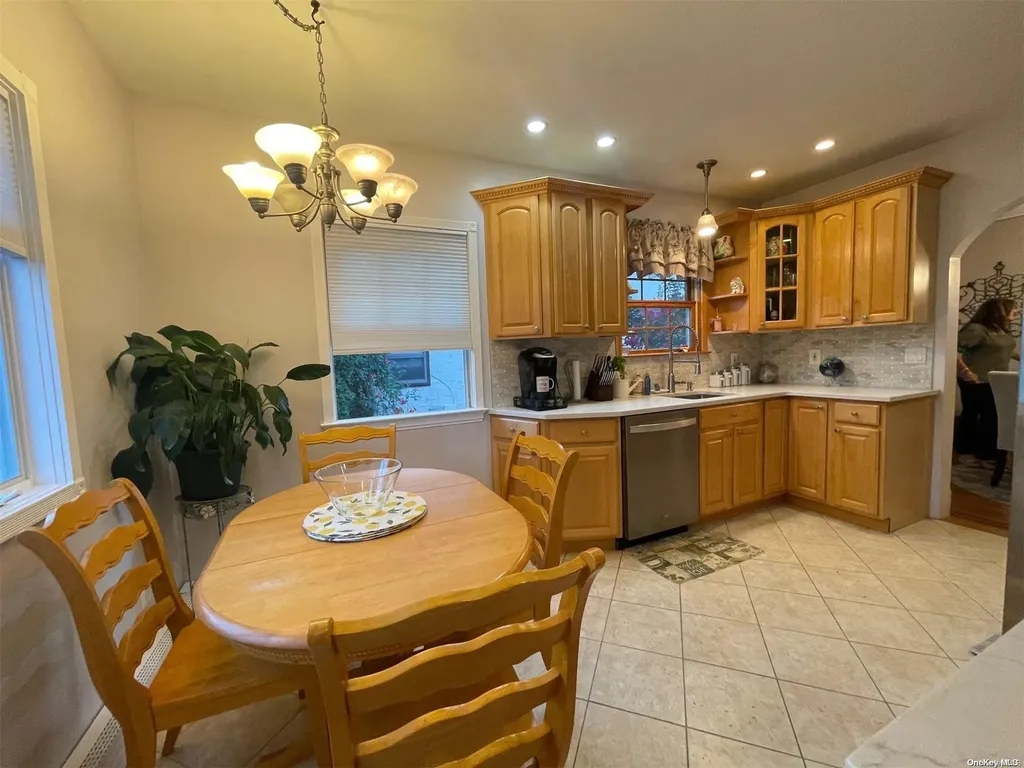 23 Buckingham Road Merrick NY 11566
