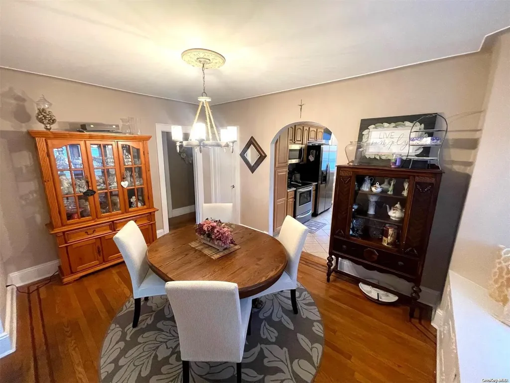 23 Buckingham Road Merrick NY 11566