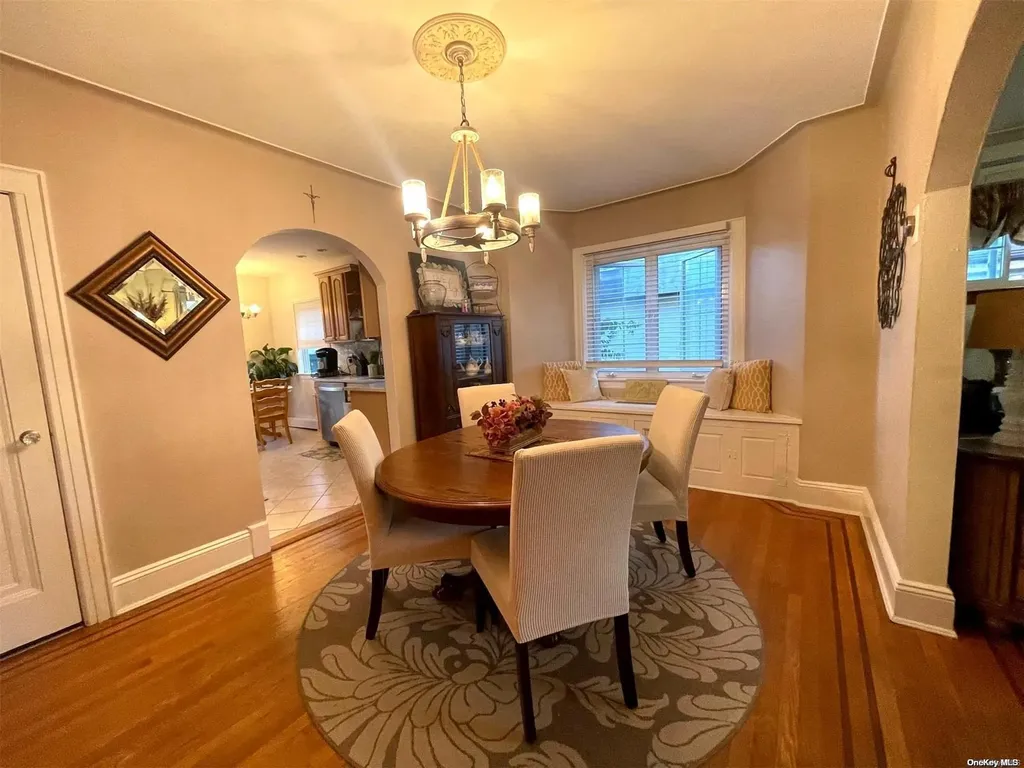 23 Buckingham Road Merrick NY 11566