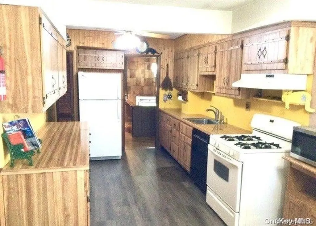 77 Craig Road Islip Terrace NY 11752