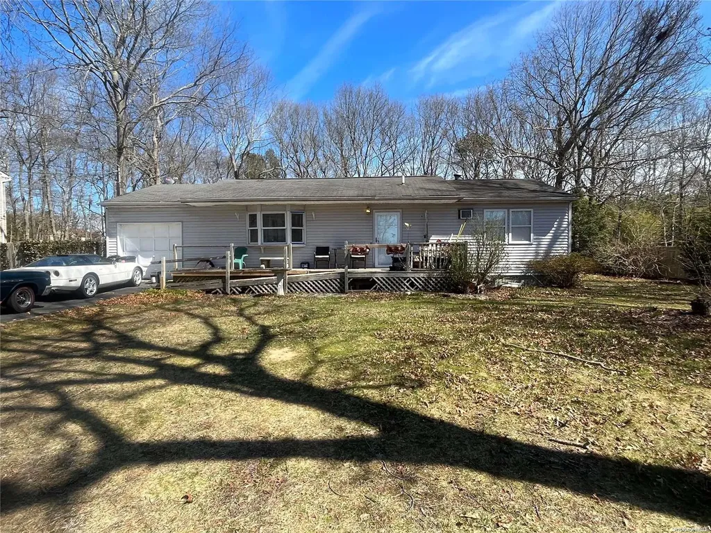 178 Oak Avenue Shirley NY 11967