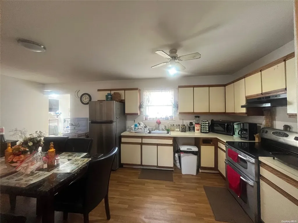 178 Oak Avenue Shirley NY 11967