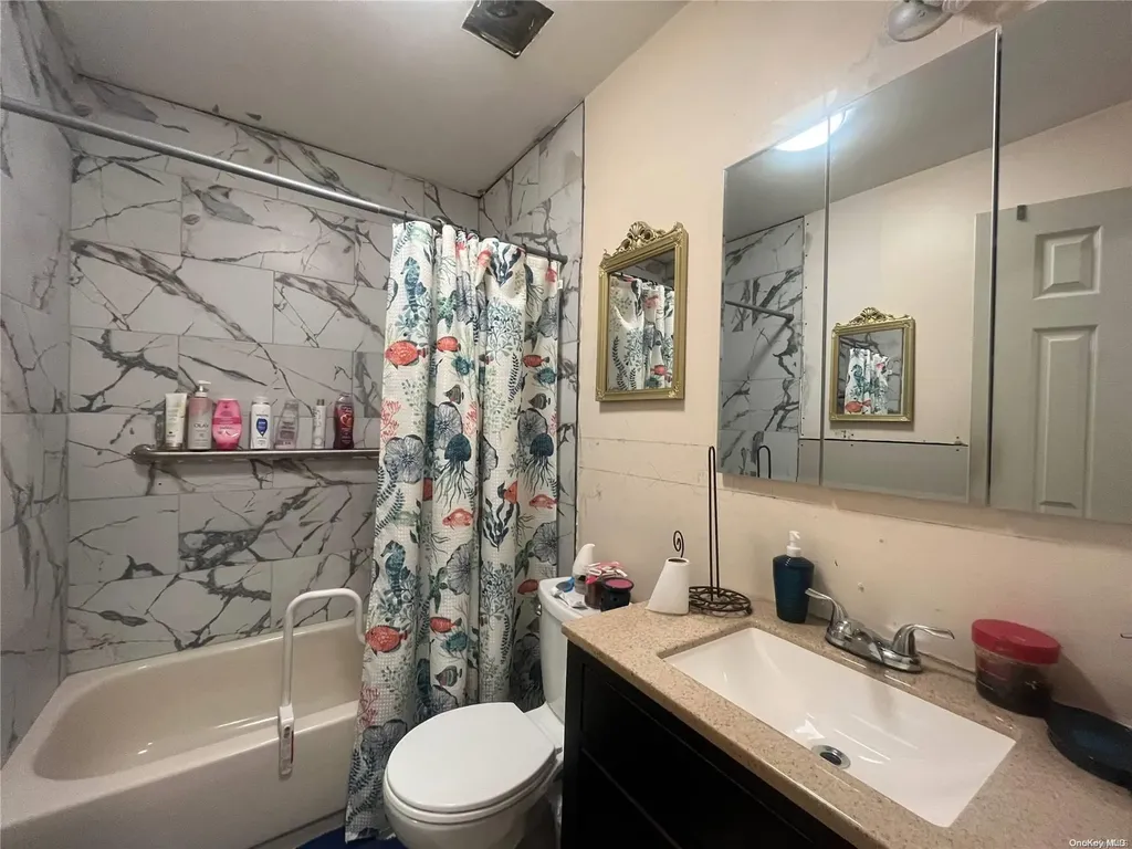 178 Oak Avenue Shirley NY 11967