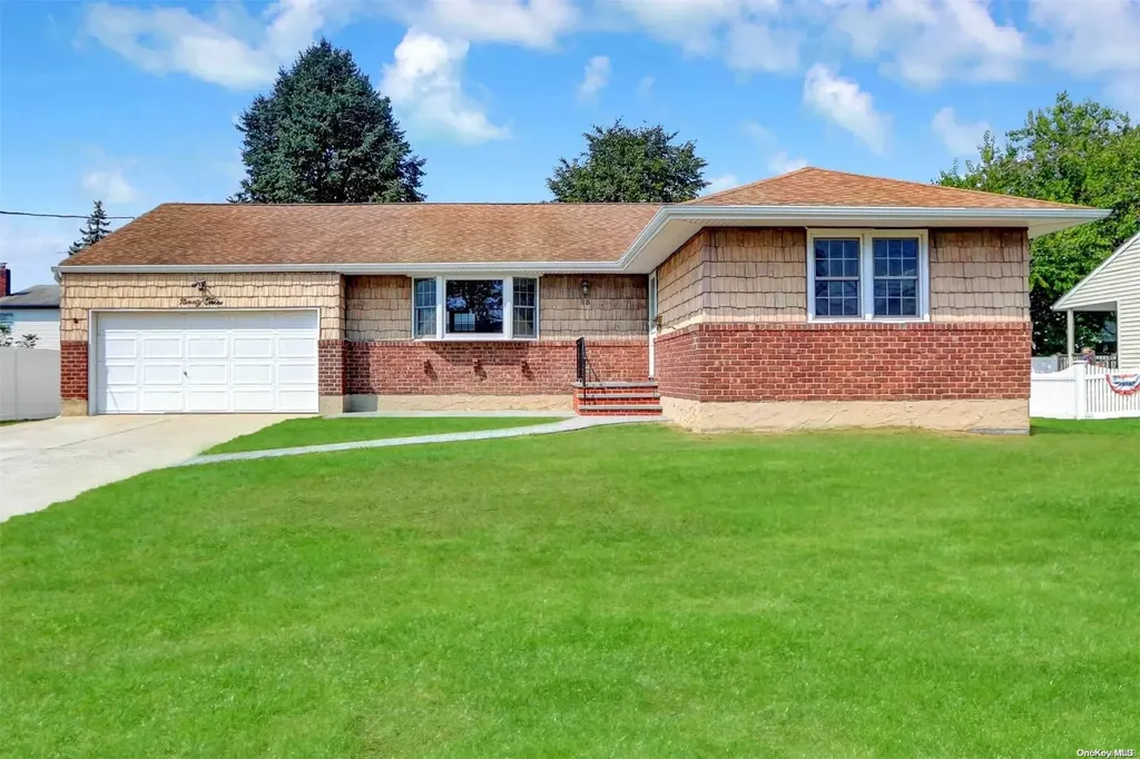 93 Hamilton Avenue Massapequa NY 11758