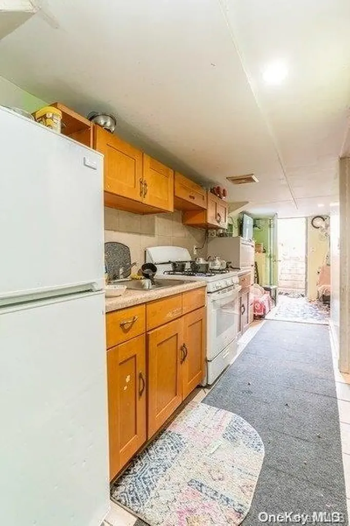370 Lincoln Avenue Brooklyn NY 11208