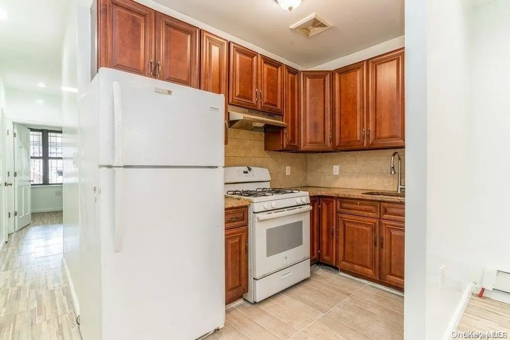 370 Lincoln Avenue Brooklyn NY 11208