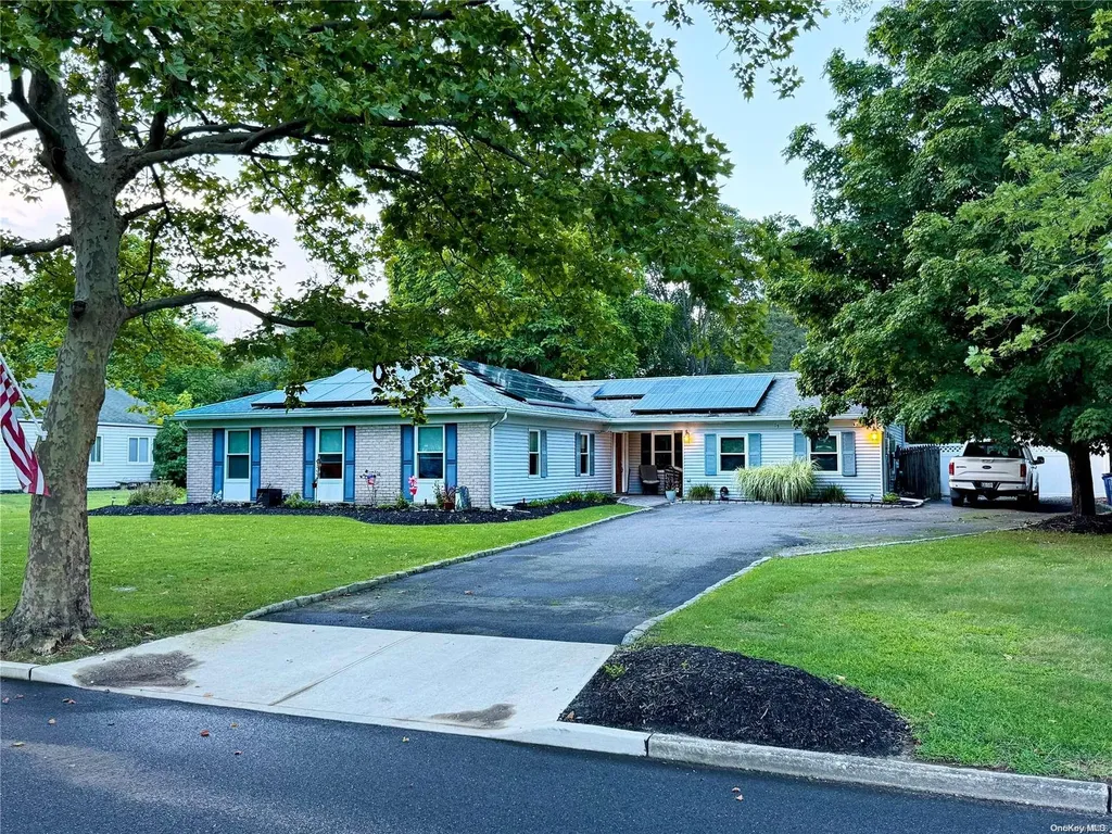 15 Chesapeake Bay Road Coram NY 11727