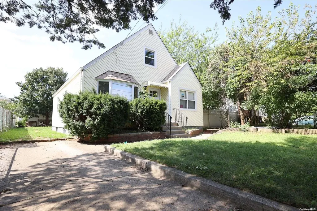 11 3rd Avenue Westbury NY 11590