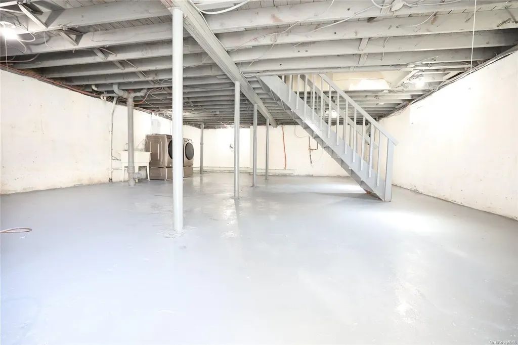 11 3rd Avenue Westbury NY 11590