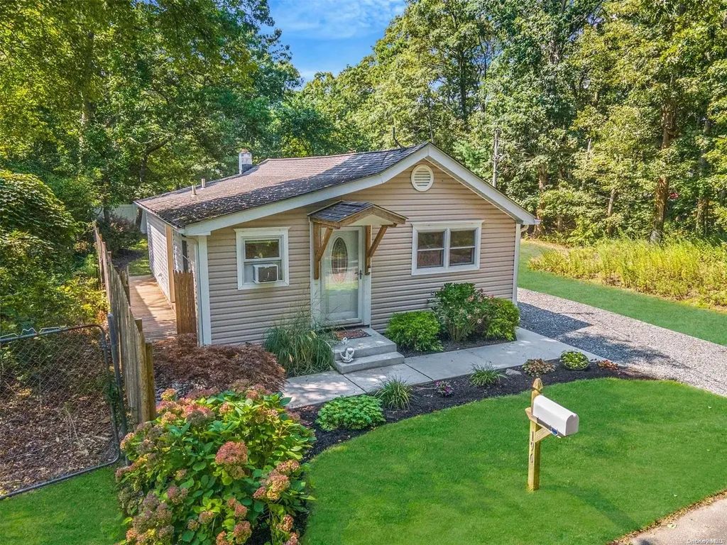 196 Dahlia Drive Mastic Beach NY 11951