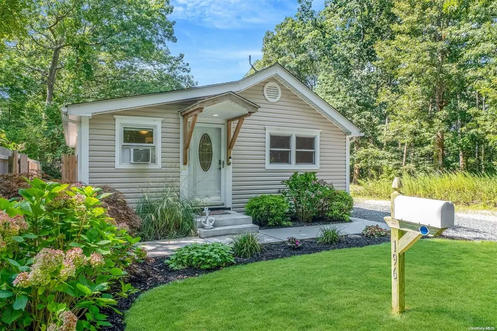 196 Dahlia Drive Mastic Beach NY 11951