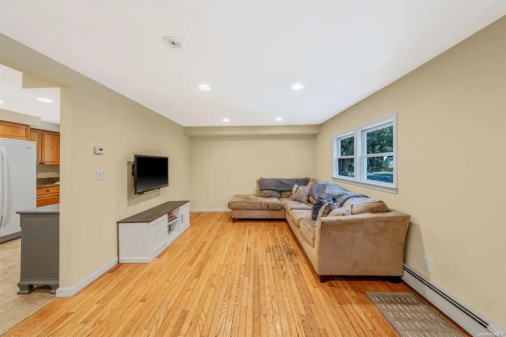 196 Dahlia Drive Mastic Beach NY 11951