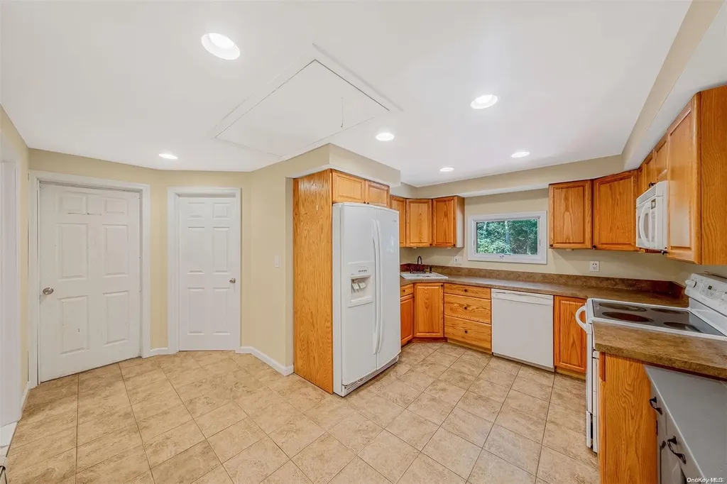 196 Dahlia Drive Mastic Beach NY 11951