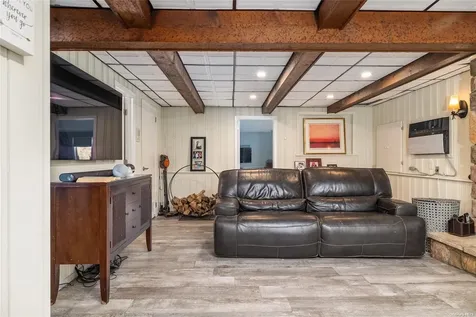 265 11th Avenue West Babylon NY 11704