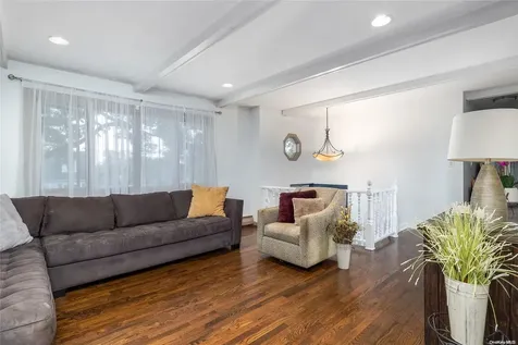 265 11th Avenue West Babylon NY 11704