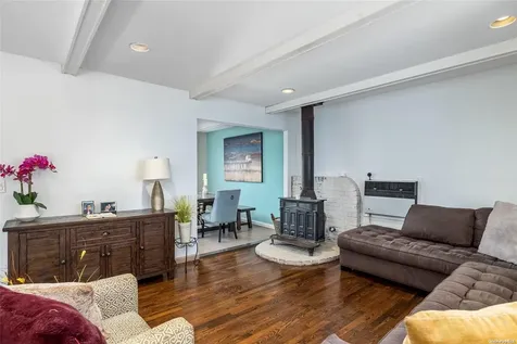 265 11th Avenue West Babylon NY 11704