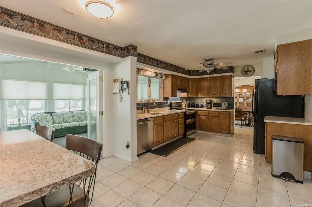 39 Myrtle Lane Coram NY 11727