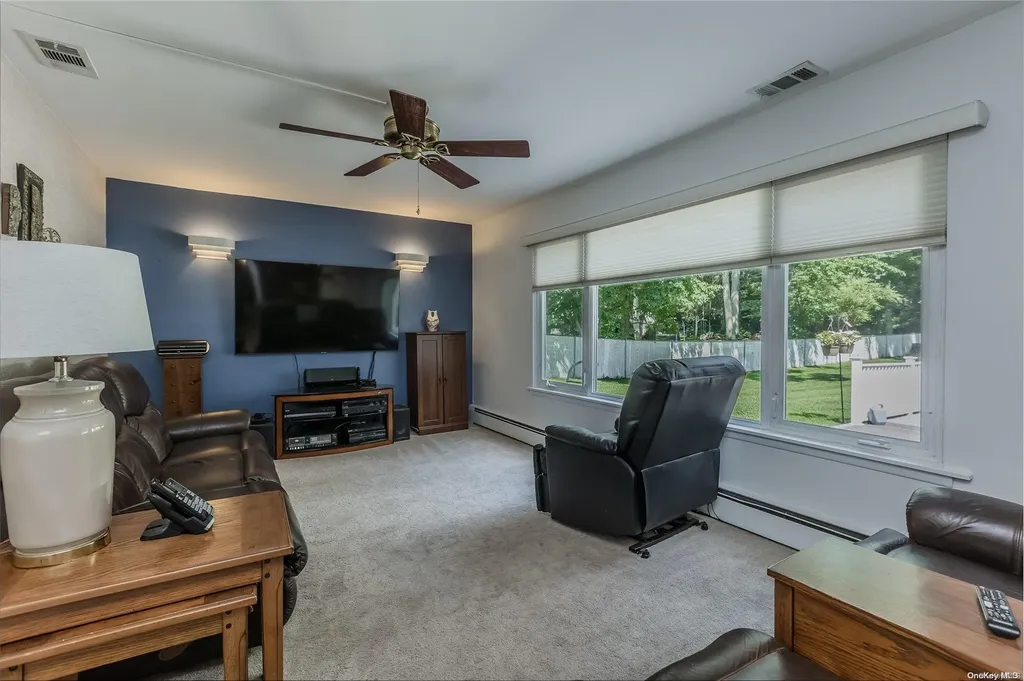 39 Myrtle Lane Coram NY 11727
