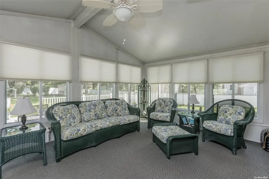 39 Myrtle Lane Coram NY 11727