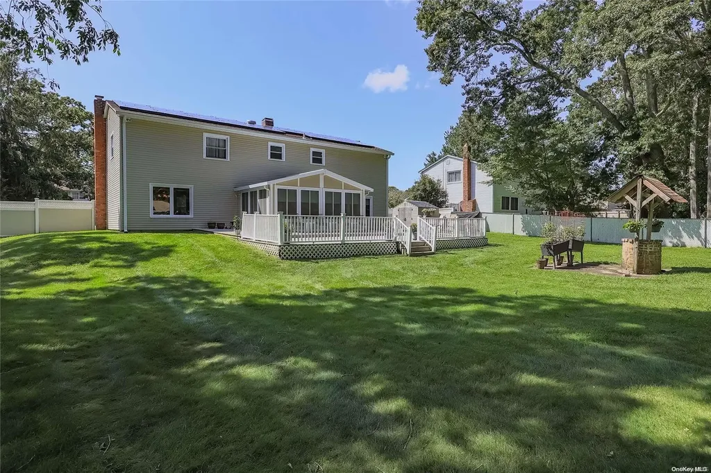 39 Myrtle Lane Coram NY 11727