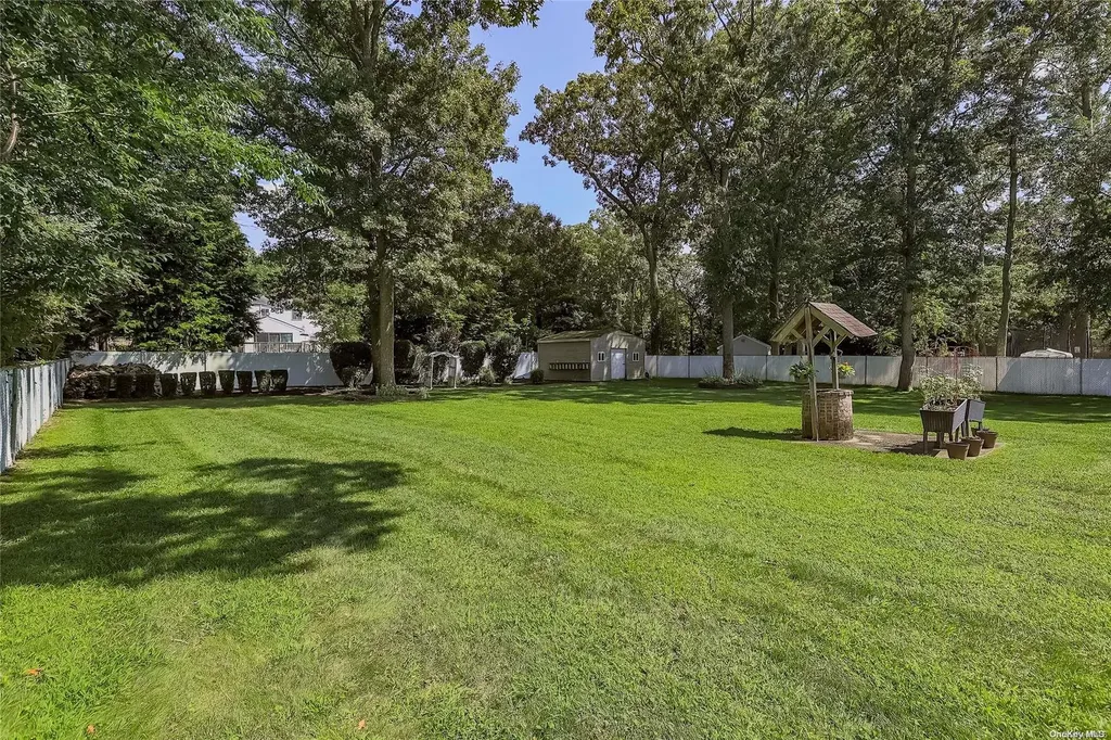 39 Myrtle Lane Coram NY 11727