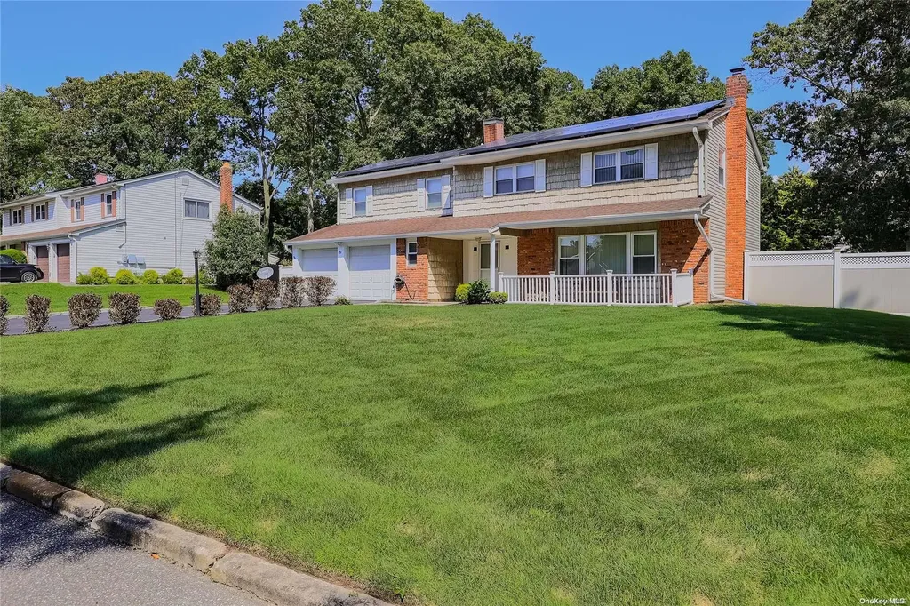 39 Myrtle Lane Coram NY 11727