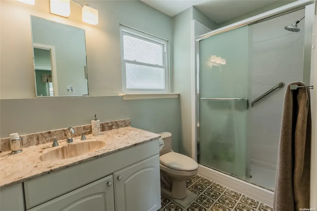 39 Myrtle Lane Coram NY 11727