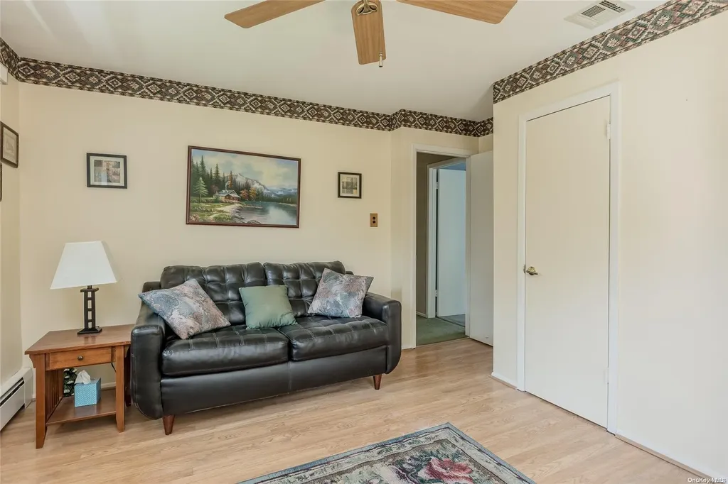 39 Myrtle Lane Coram NY 11727