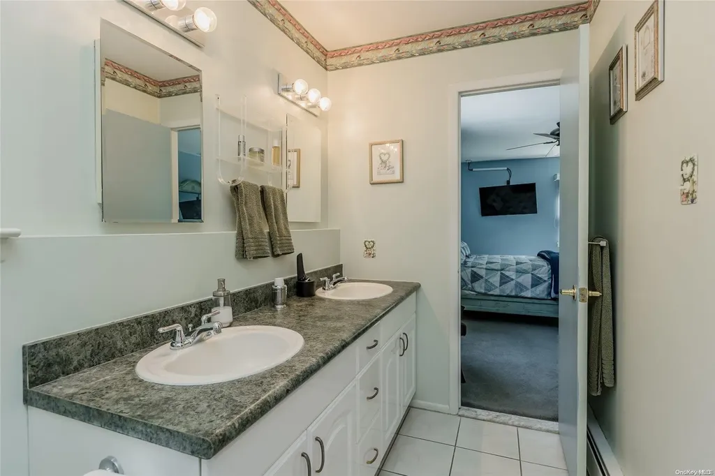 39 Myrtle Lane Coram NY 11727