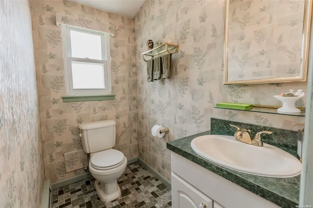 39 Myrtle Lane Coram NY 11727