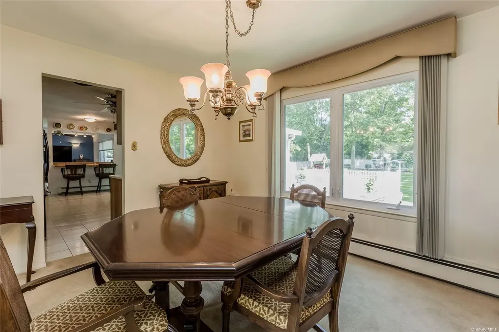 39 Myrtle Lane Coram NY 11727