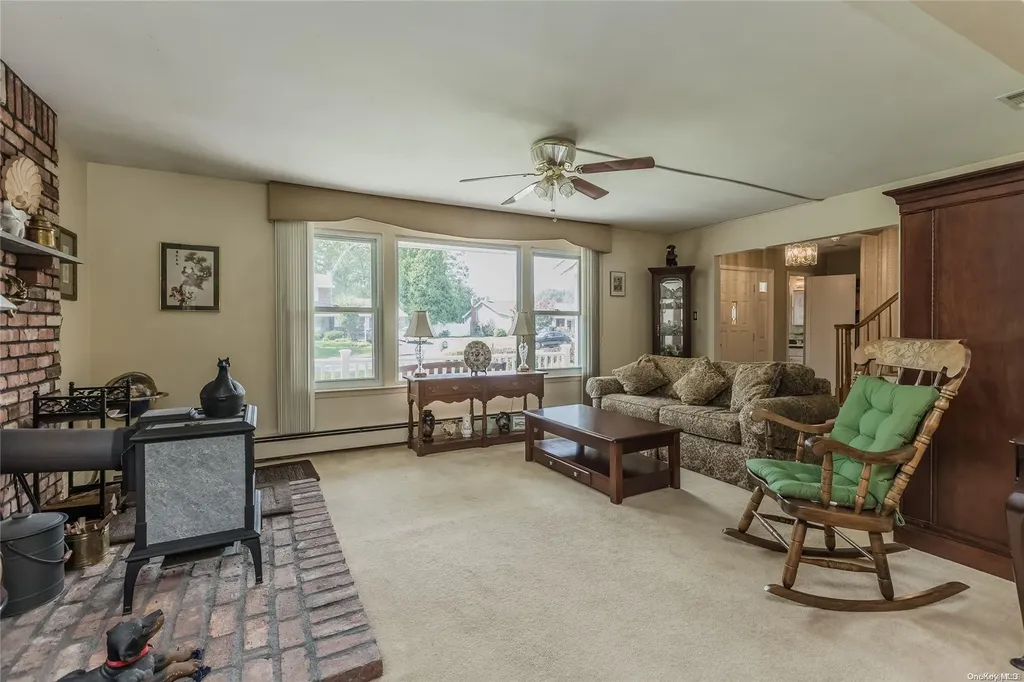 39 Myrtle Lane Coram NY 11727