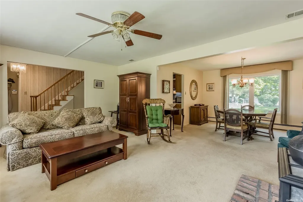39 Myrtle Lane Coram NY 11727