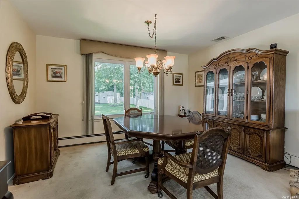 39 Myrtle Lane Coram NY 11727