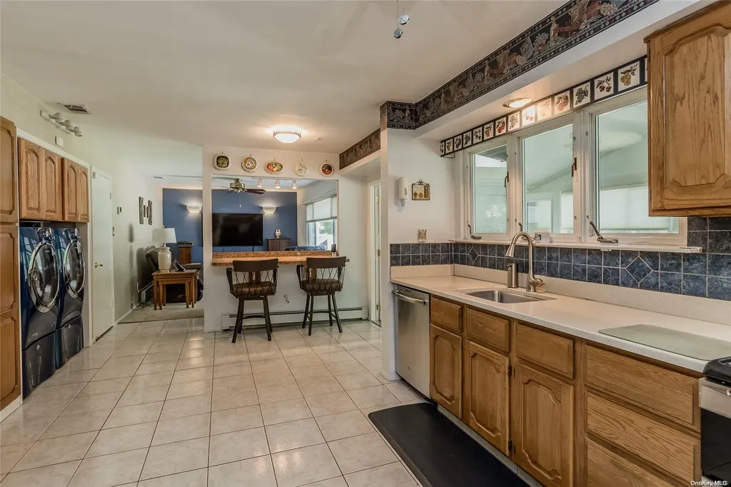 39 Myrtle Lane Coram NY 11727