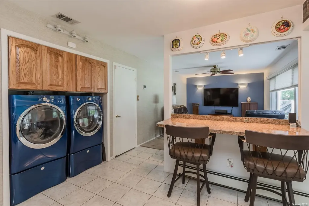 39 Myrtle Lane Coram NY 11727