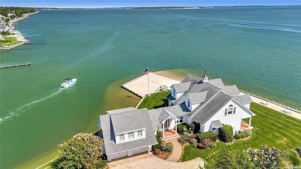 820 Old Salt Road Mattituck NY 11952