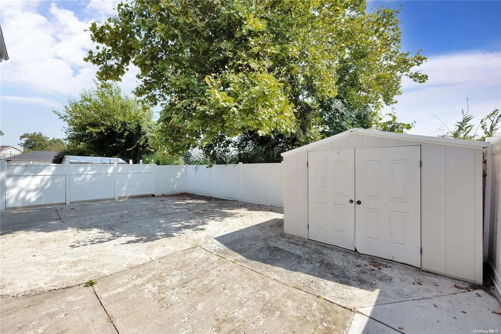240-24 149th Avenue Rosedale NY 11422