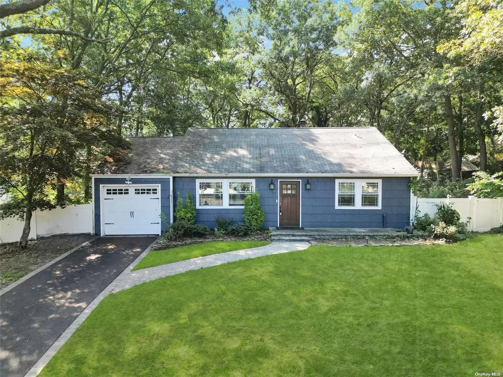 10 Eileen Court Coram NY 11727