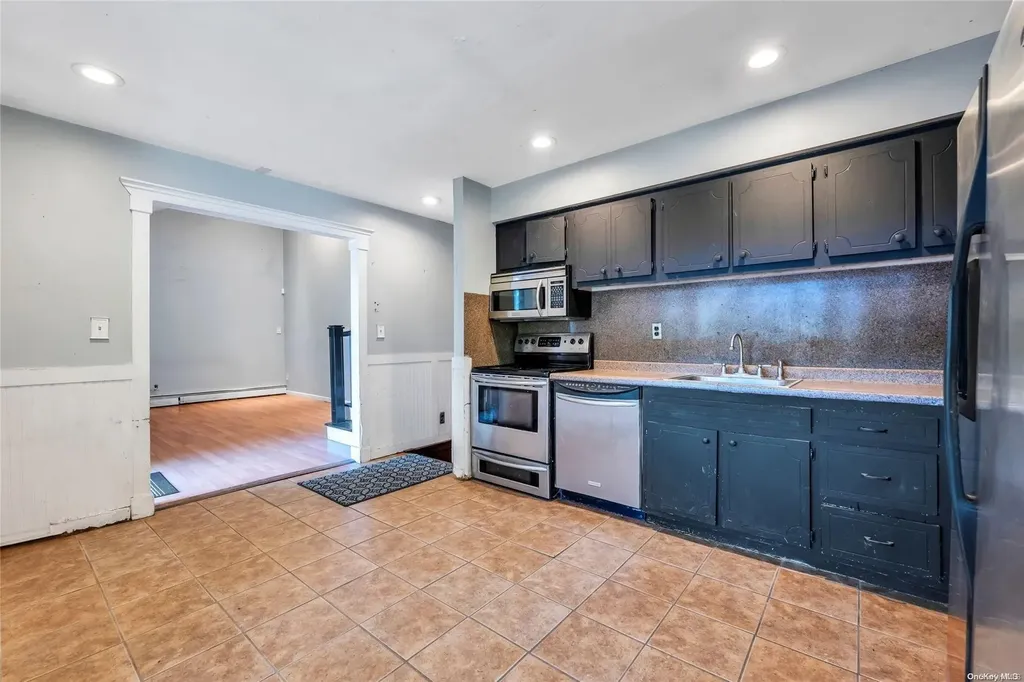 10 Eileen Court Coram NY 11727