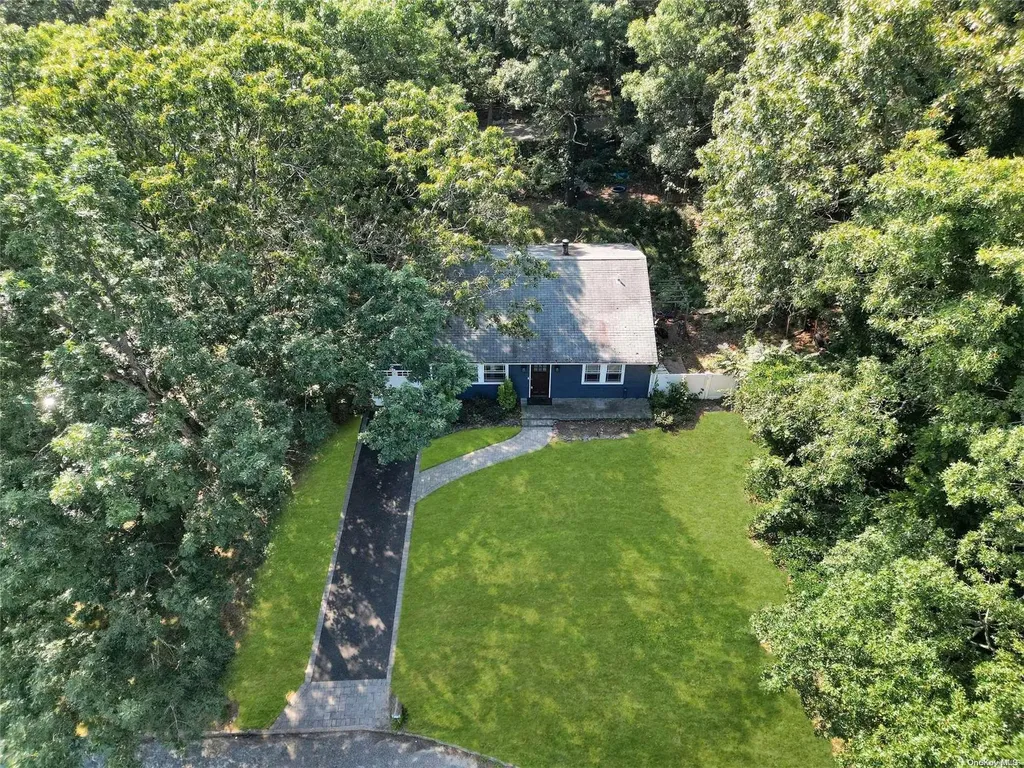 10 Eileen Court Coram NY 11727